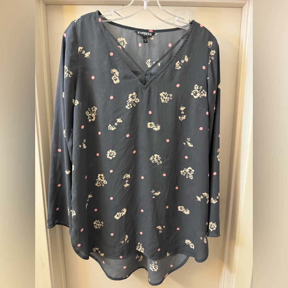 Express gray floral and polka dot blouse. Sz S.